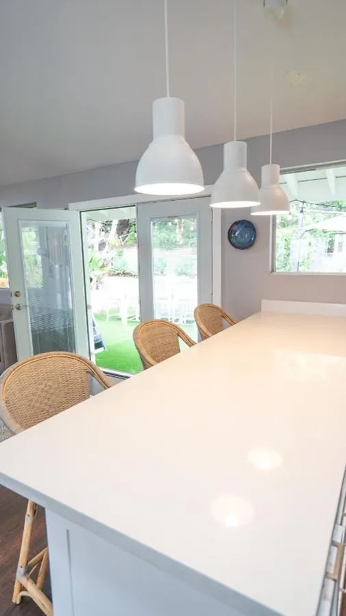 Large House With Jacuzzi, Backyard & Ping Pong 別荘