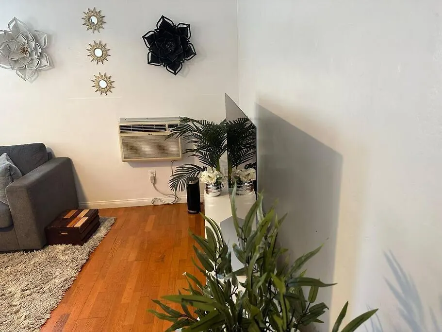 Gorgeous Pacific Beach And Mission Bay Home. Walking Distance To The Bay And Golf Course. *