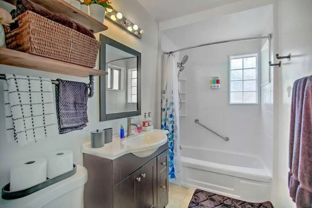 Gorgeous Pacific Beach And Mission Bay Home. Walking Distance To The Bay And Golf Course. Holiday home *