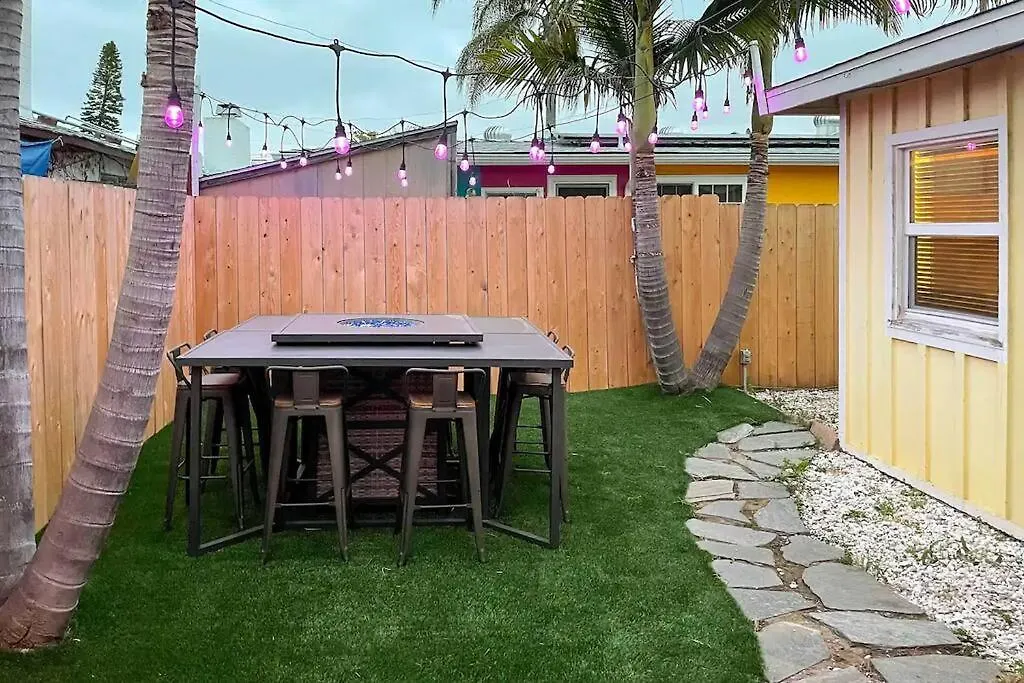 Gorgeous Pacific Beach And Mission Bay Home. Walking Distance To The Bay And Golf Course.