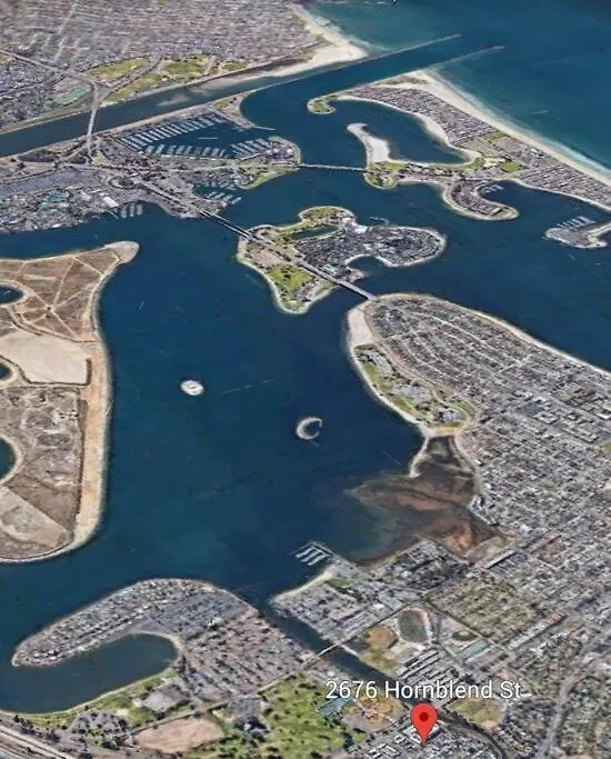 Gorgeous Pacific Beach And Mission Bay Home. Walking Distance To The Bay And Golf Course. *