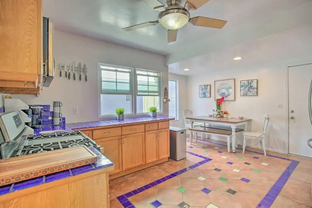 Gorgeous Pacific Beach And Mission Bay Home. Walking Distance To The Bay And Golf Course. Holiday home San Diego