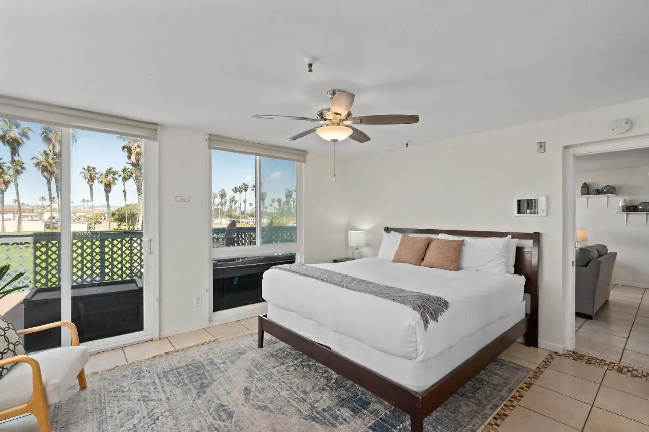 Belmont Ocean Views - Massive Private Deck, Grill & Parking * San Diego