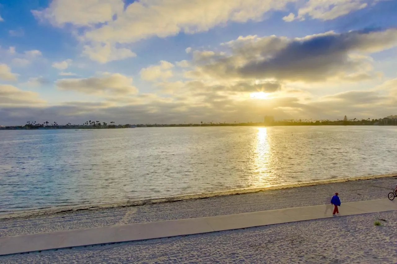 Holiday home Mission Bay Dreams - W Bay Access, Parking, Pool &