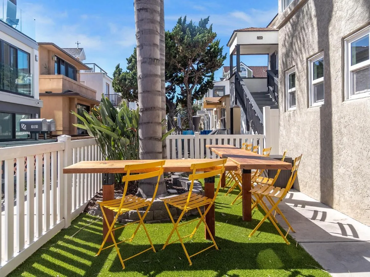 Holiday home Stunning House- Rooftop Patio & Ocean Views *