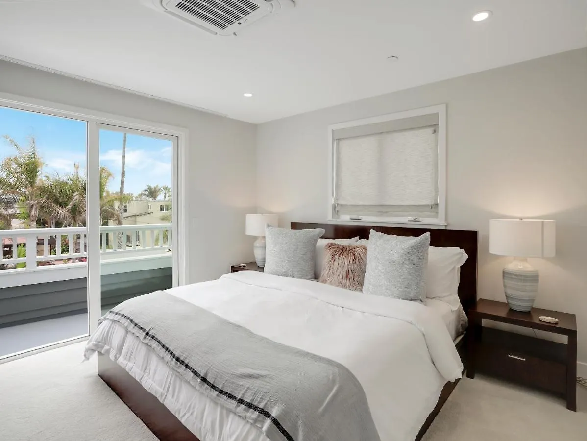 Holiday home Coastal Retreat Near The W Panoramic Ocean Views, Rooftop Deck, & Firepit San Diego