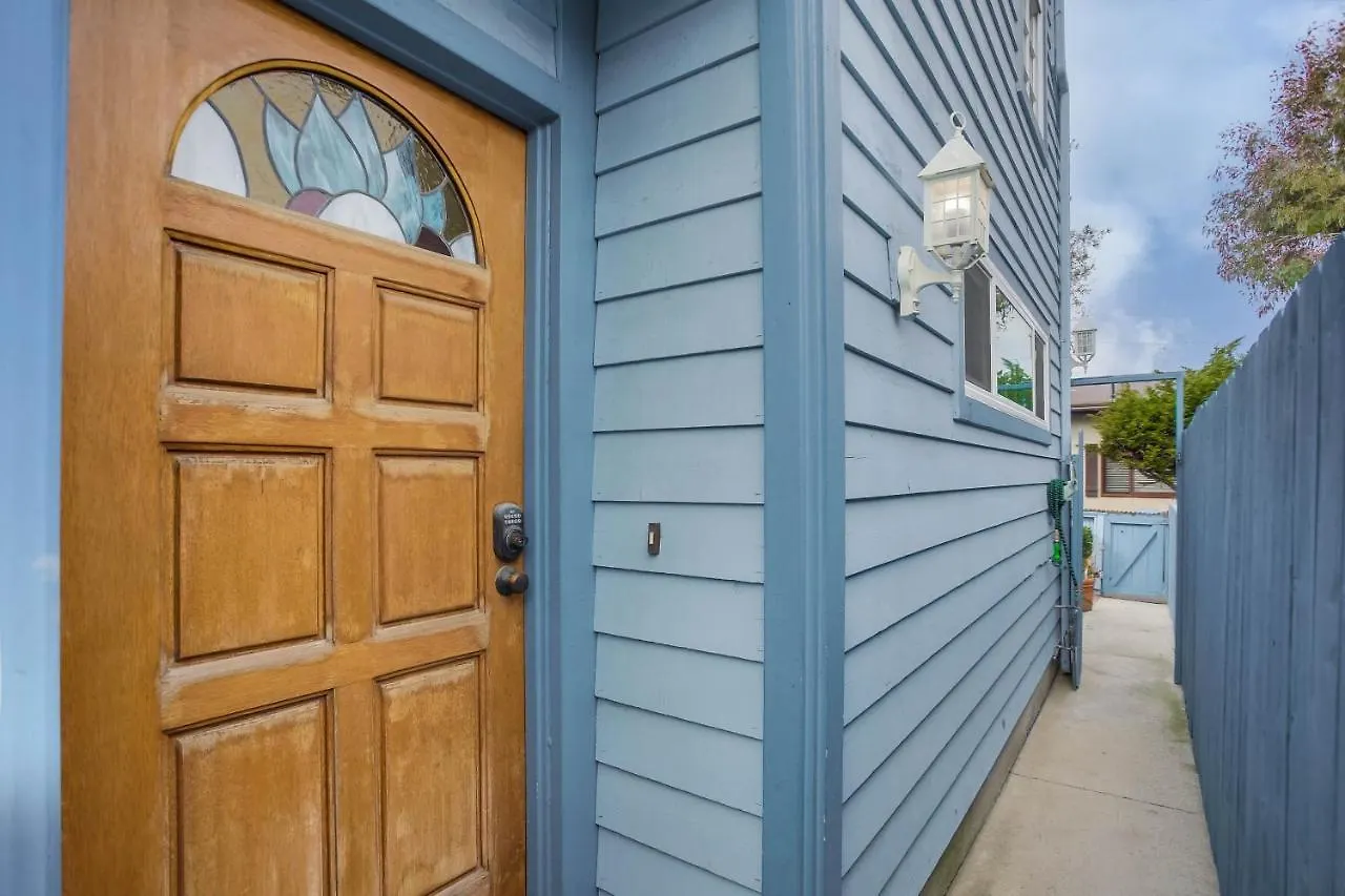 Ormond Oasis - Large Private Patio, Washerdryer, Pet Friendly & Steps2sand! Holiday home *