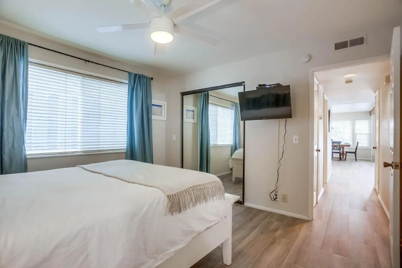Holiday home Ormond Oasis - Large Private Patio, Washerdryer, Pet Friendly & Steps2sand! *