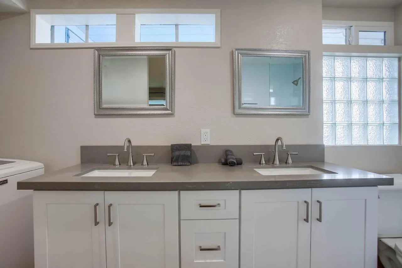 Ormond Oasis - Large Private Patio, Washerdryer, Pet Friendly & Steps2sand! *