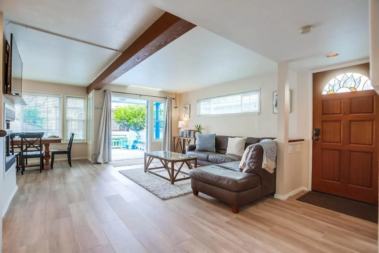 Ormond Oasis - Large Private Patio, Washerdryer, Pet Friendly & Steps2sand!