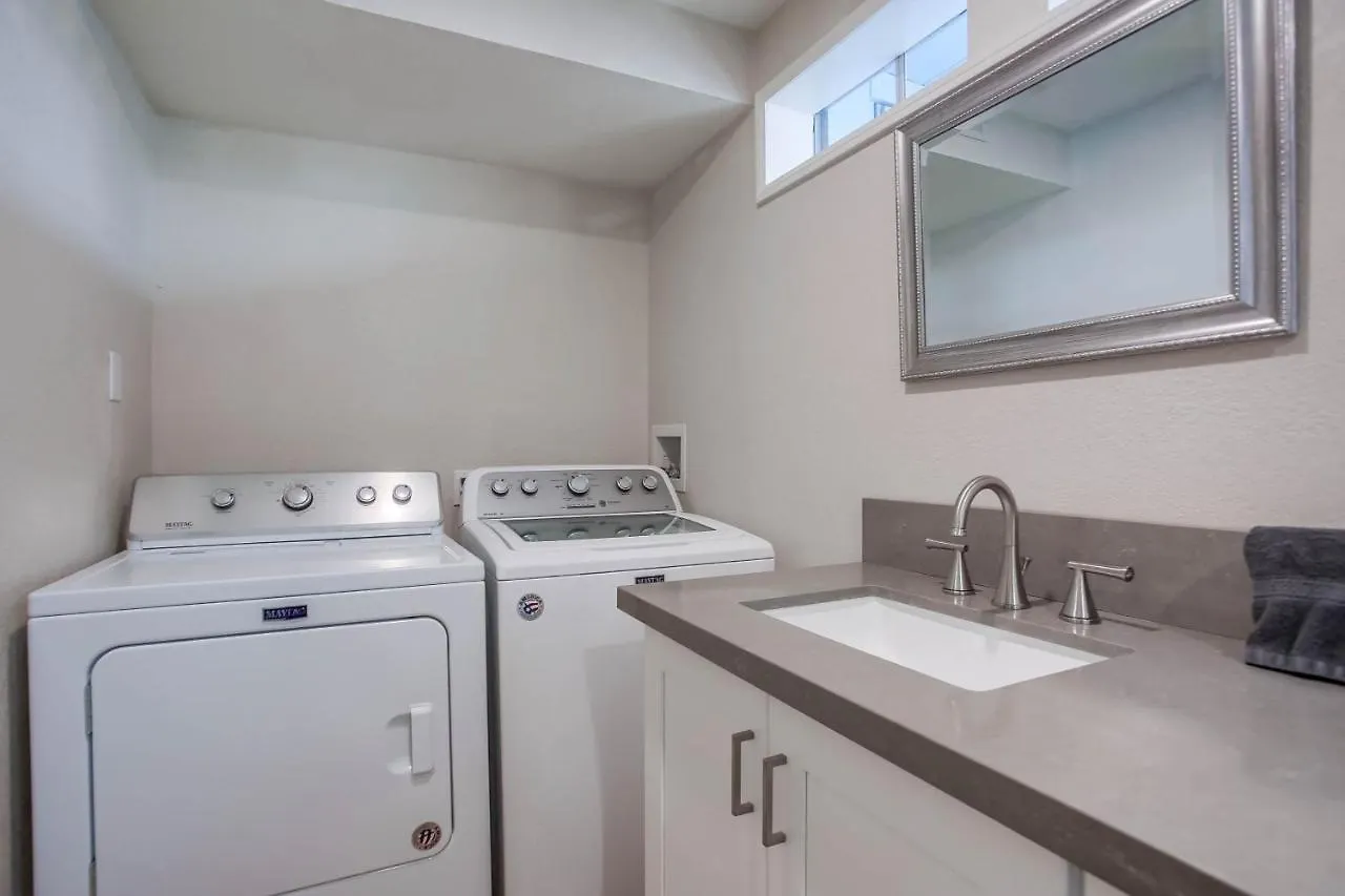 Ormond Oasis - Large Private Patio, Washerdryer, Pet Friendly & Steps2sand! * San Diego