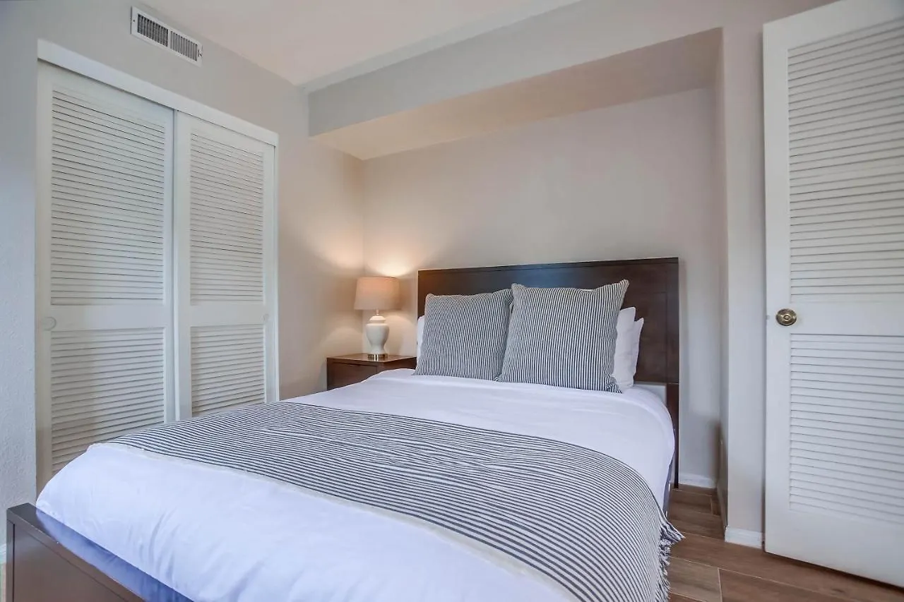 Holiday home Ormond Oasis - Large Private Patio, Washerdryer, Pet Friendly & Steps2sand! *