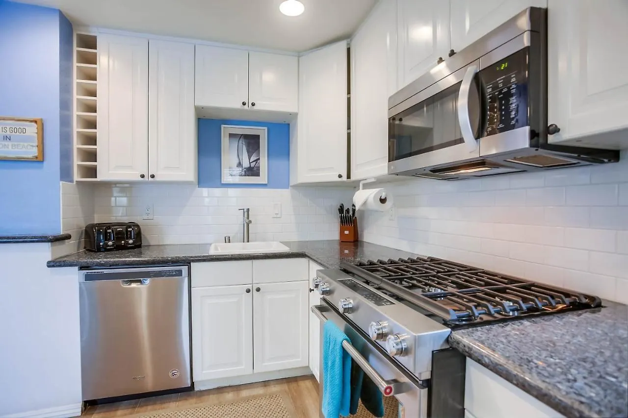 Ormond Oasis - Large Private Patio, Washerdryer, Pet Friendly & Steps2sand! Holiday home *