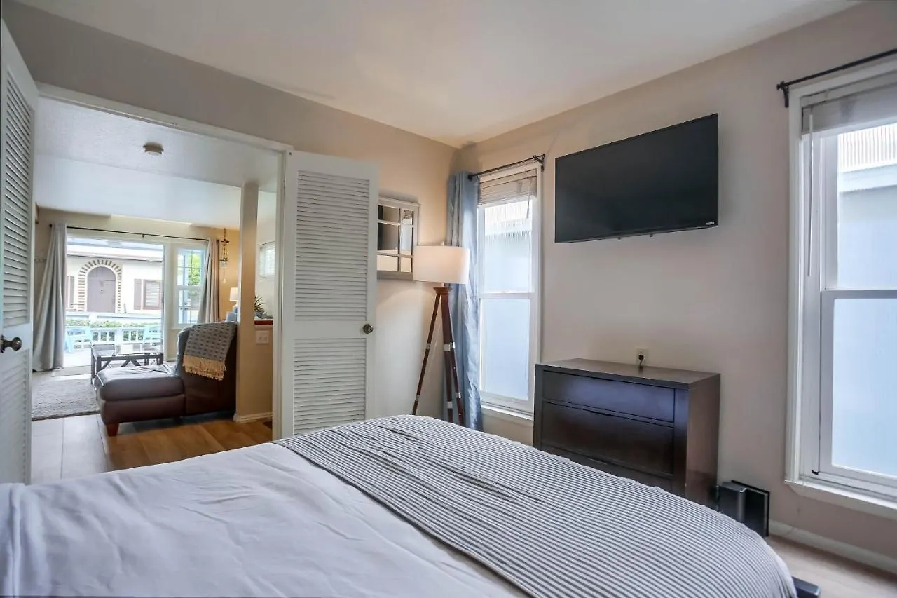 Holiday home Ormond Oasis - Large Private Patio, Washerdryer, Pet Friendly & Steps2sand!