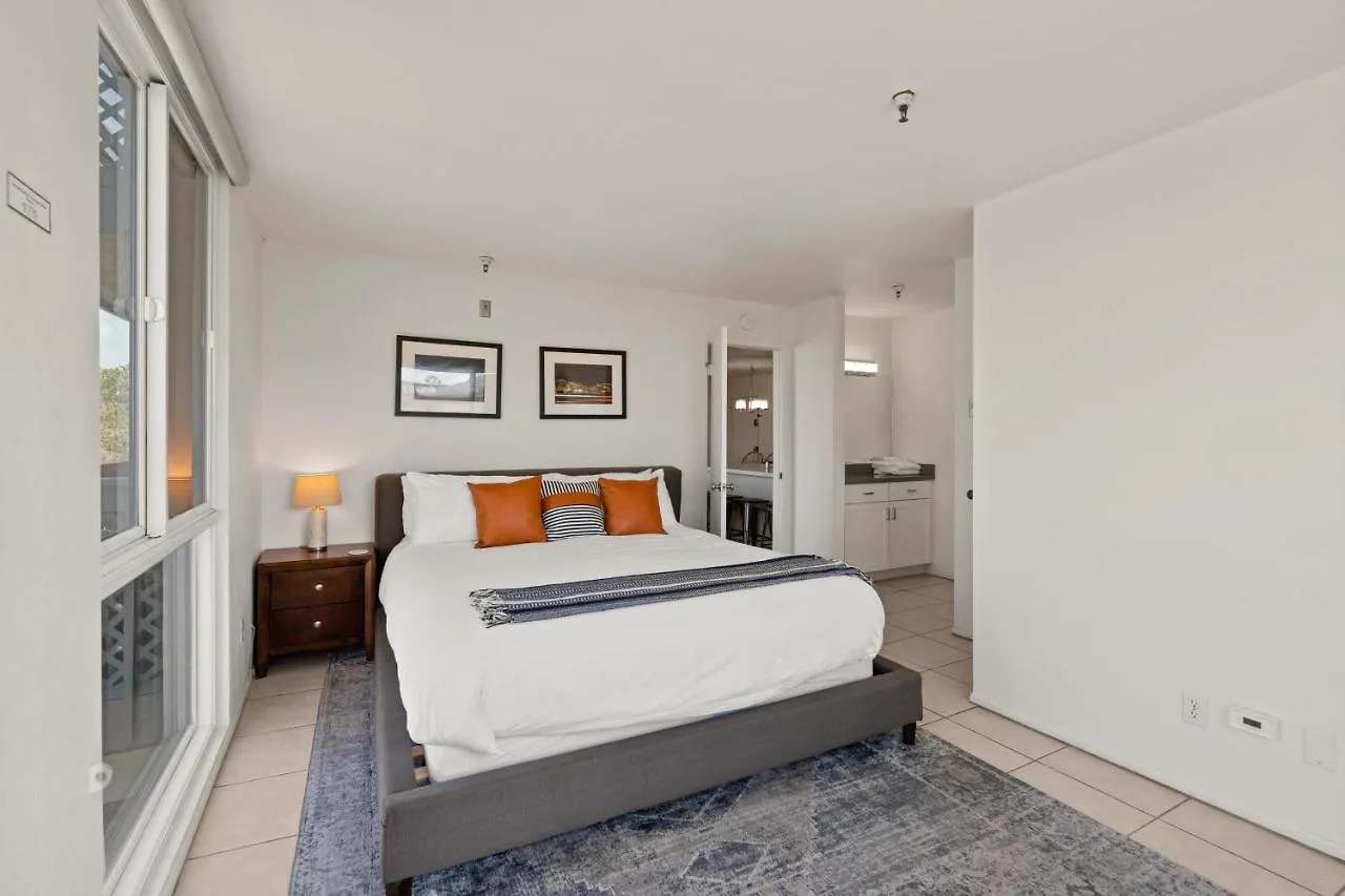 Belmont Modern - Ocean View, Pet Friendly, Patio Holiday home