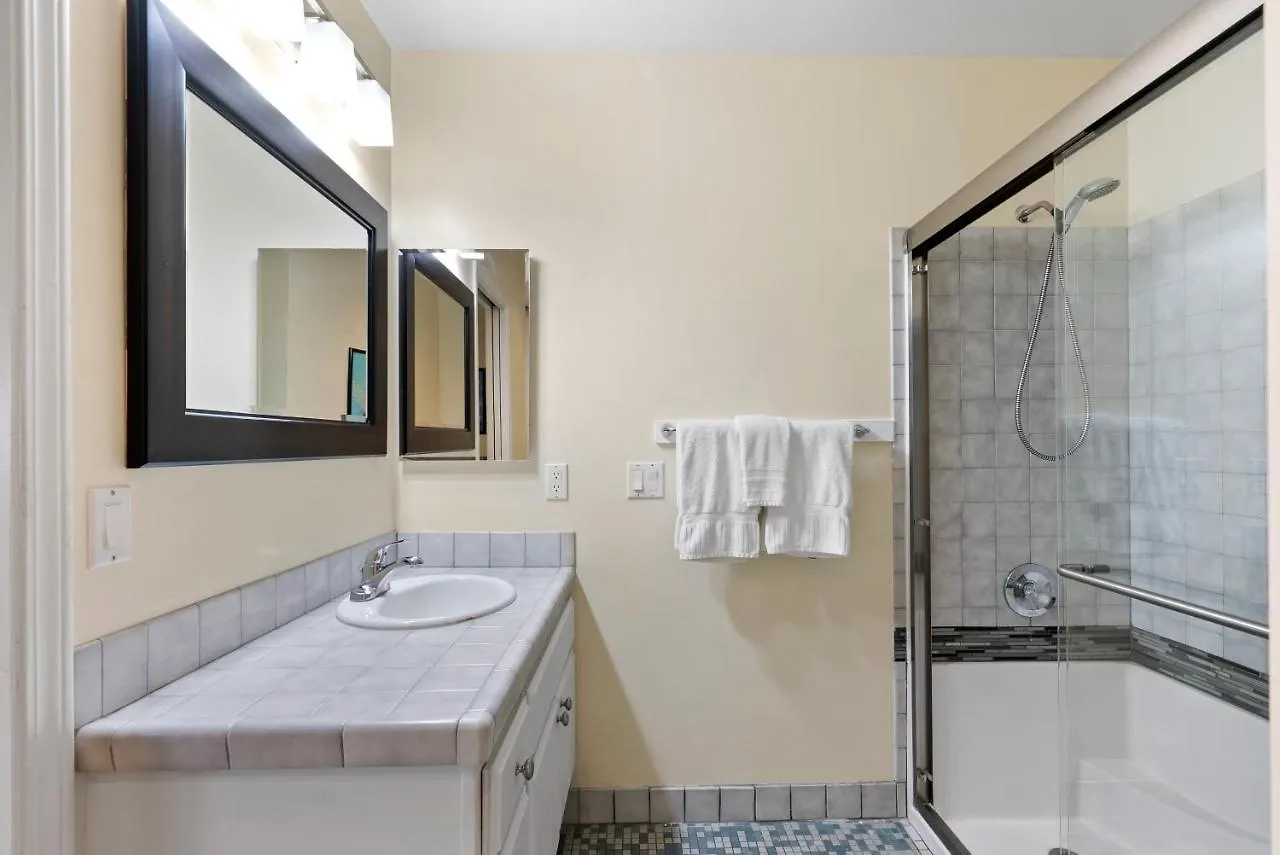 Holiday home Pacific Paradise - Large Patio, Hot Tub, Short Walk To Beach, & Parking San Diego