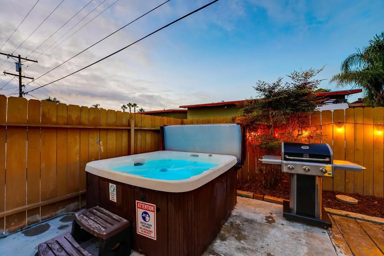 Holiday home Pacific Paradise - Large Patio, Hot Tub, Short Walk To Beach, & Parking