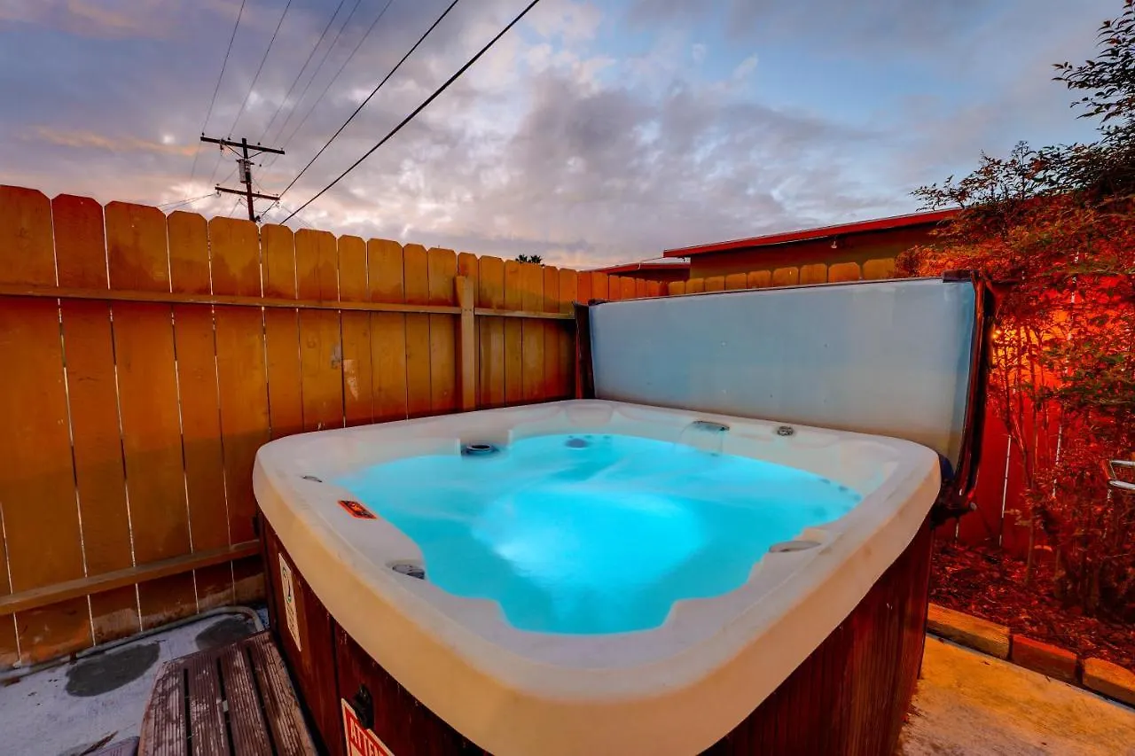 Holiday home Pacific Paradise - Large Patio, Hot Tub, Short Walk To Beach, & Parking *