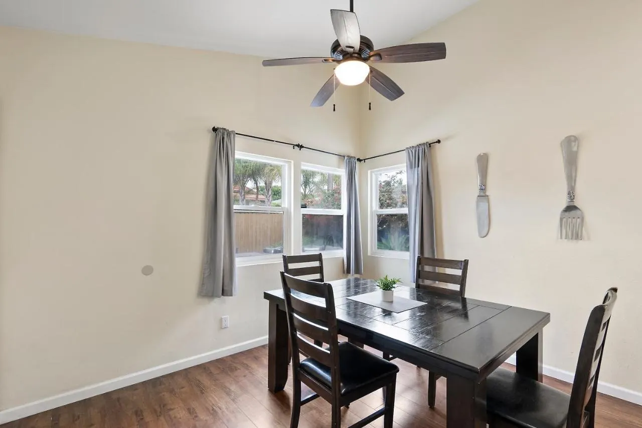 Pacific Paradise - Large Patio, Hot Tub, Short Walk To Beach, & Parking Holiday home San Diego
