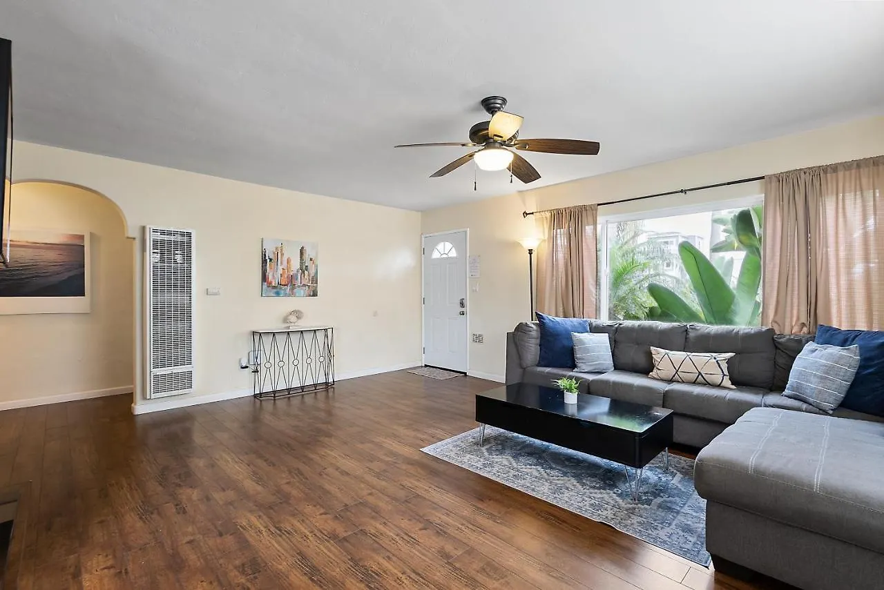 Pacific Oasis - Large Patio, Parking & Walk To Holiday home