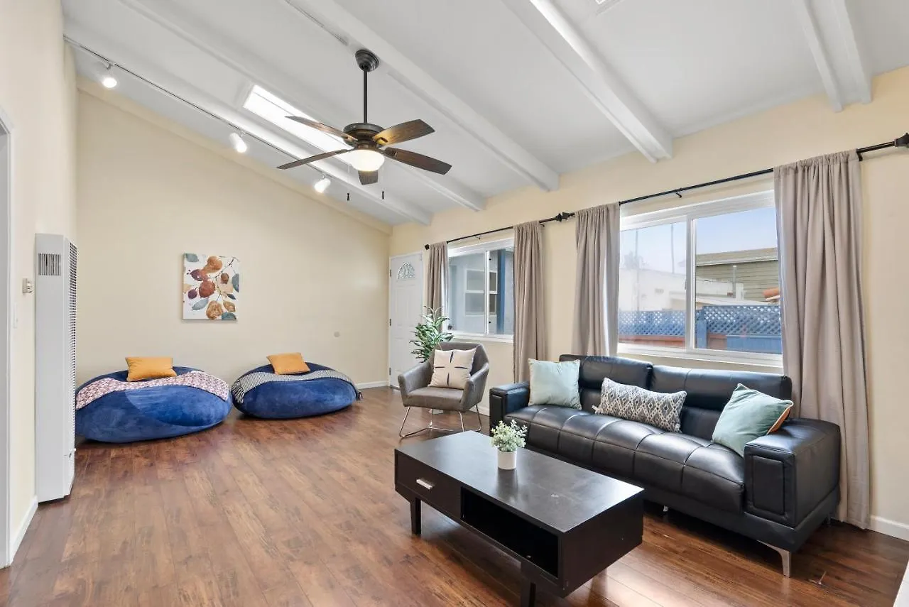 Holiday home Pacific Paradise - Large Patio, Hot Tub, Short Walk To Beach, & Parking San Diego