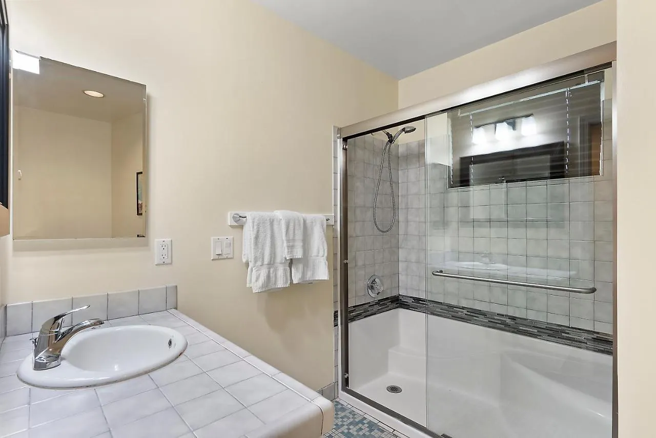Holiday home Pacific Paradise - Large Patio, Hot Tub, Short Walk To Beach, & Parking San Diego