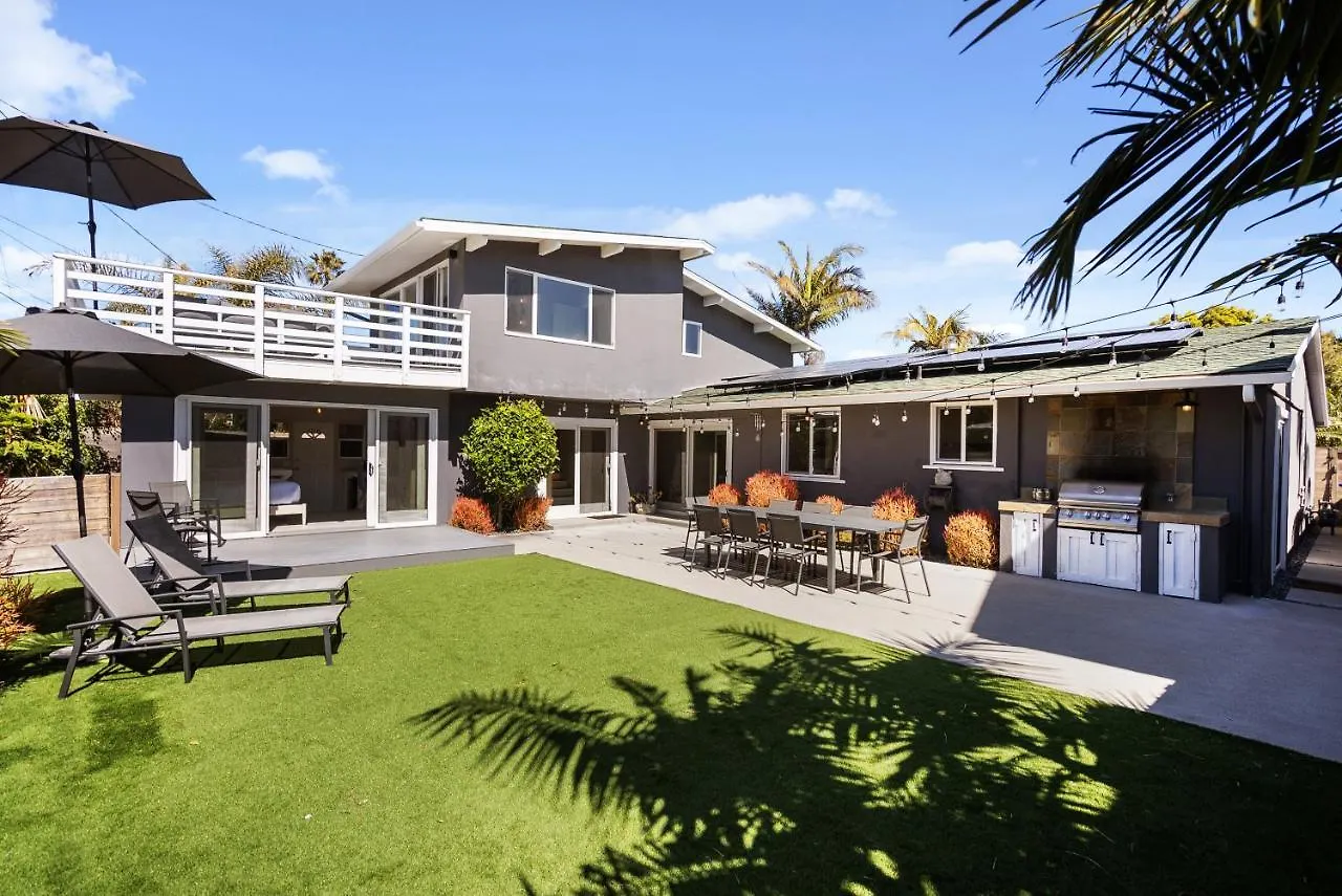 Bird Rock Dreams - Ocean Views, Massive Yard, Outdoor Dining, Fast Wifi & Ac! Holiday home