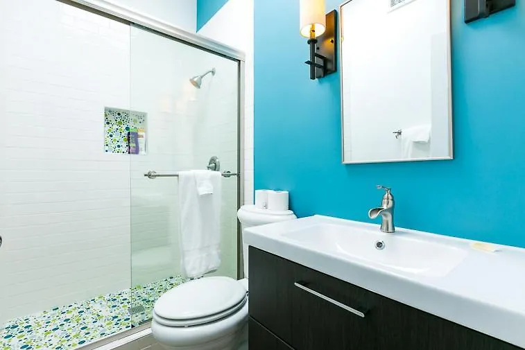 Holiday home Shores Perfection - Spa, Ac, Pet Friendly, Parking, Fire Pit & Massive Private Yard!