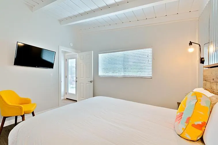 Shores Perfection - Spa, Ac, Pet Friendly, Parking, Fire Pit & Massive Private Yard! Holiday home San Diego