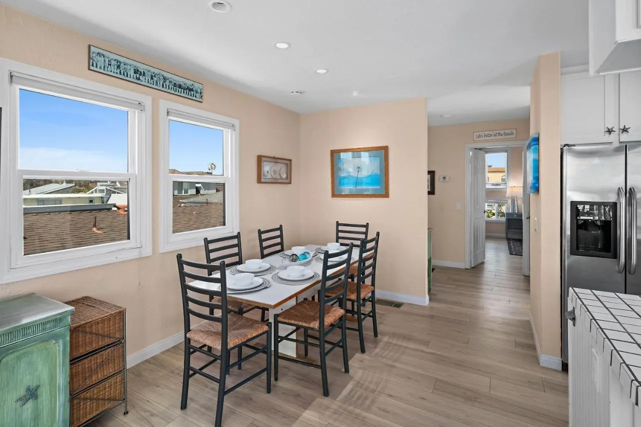 Bay View Paradise - Rooftop Deck, Off-street Parking, King Suite, Washerdryer & Bay Views! Holiday home