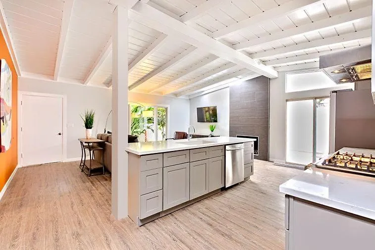 Shores Perfection - Spa, Ac, Pet Friendly, Parking, Fire Pit & Massive Private Yard! San Diego