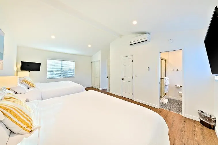 Holiday home Shores Perfection - Spa, Ac, Pet Friendly, Parking, Fire Pit & Massive Private Yard! *