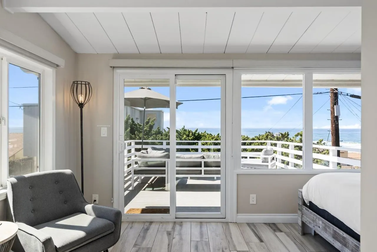 Bird Rock Dreams - Ocean Views, Massive Yard, Outdoor Dining, Fast Wifi & Ac! Holiday home