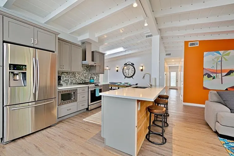 Shores Perfection - Spa, Ac, Pet Friendly, Parking, Fire Pit & Massive Private Yard! San Diego