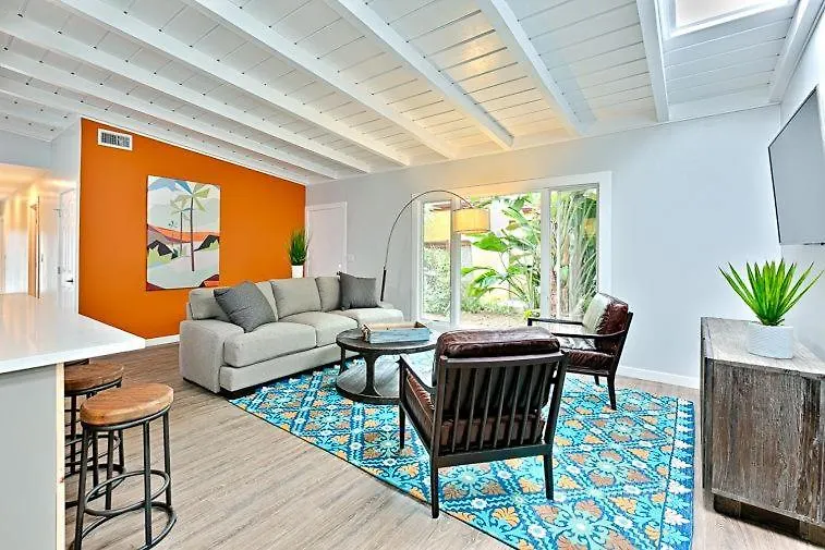 Shores Perfection - Spa, Ac, Pet Friendly, Parking, Fire Pit & Massive Private Yard! Holiday home San Diego