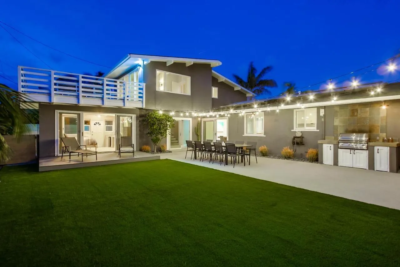 Holiday home Bird Rock Dreams - Ocean Views, Massive Yard, Outdoor Dining, Fast Wifi & Ac! *