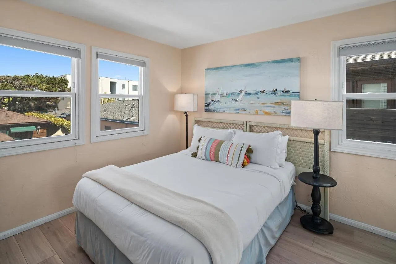 Bay View Paradise - Rooftop Deck, Off-street Parking, King Suite, Washerdryer & Bay Views!
