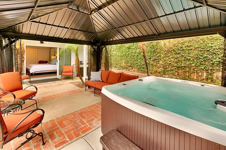 Shores Perfection - Spa, Ac, Pet Friendly, Parking, Fire Pit & Massive Private Yard!