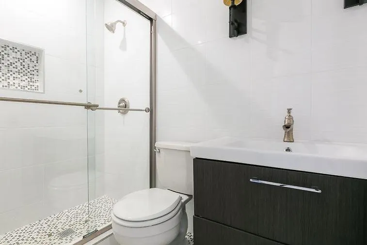 Holiday home Shores Perfection - Spa, Ac, Pet Friendly, Parking, Fire Pit & Massive Private Yard! *