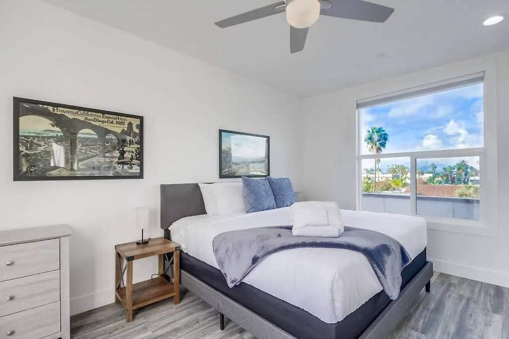Park Blvd Paradise 303 King Bed With A Private San Diego