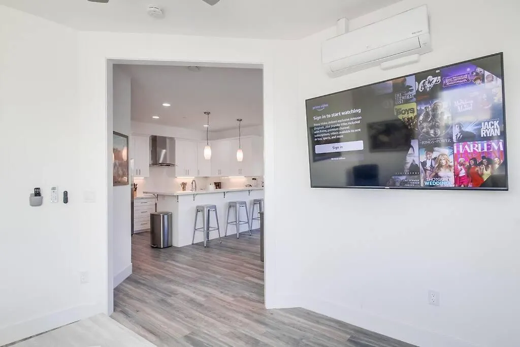 Park Blvd Paradise 304 New Construction King Bed San Diego