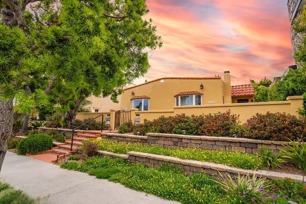 Delightful In Seaside Town Of La Jolla Village *
