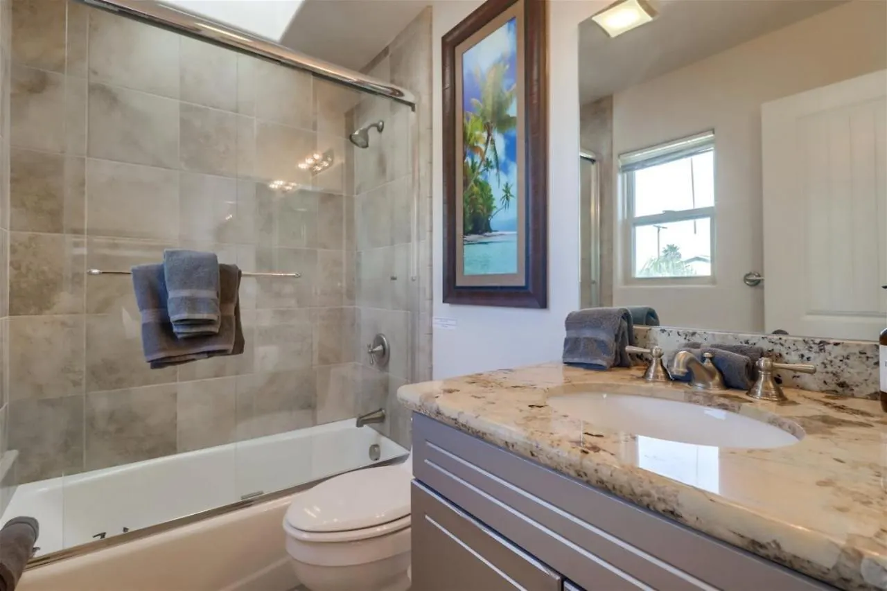 Bay View Dream - Steps To Bay, Rooftop Patio & Ac Holiday home *