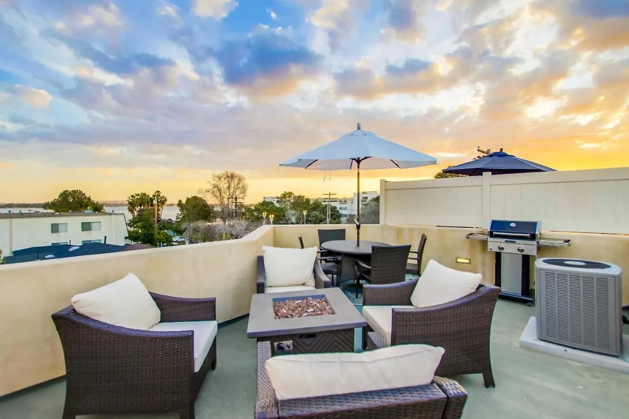 Bay View Dream - Steps To Bay, Rooftop Patio & Ac Holiday home San Diego