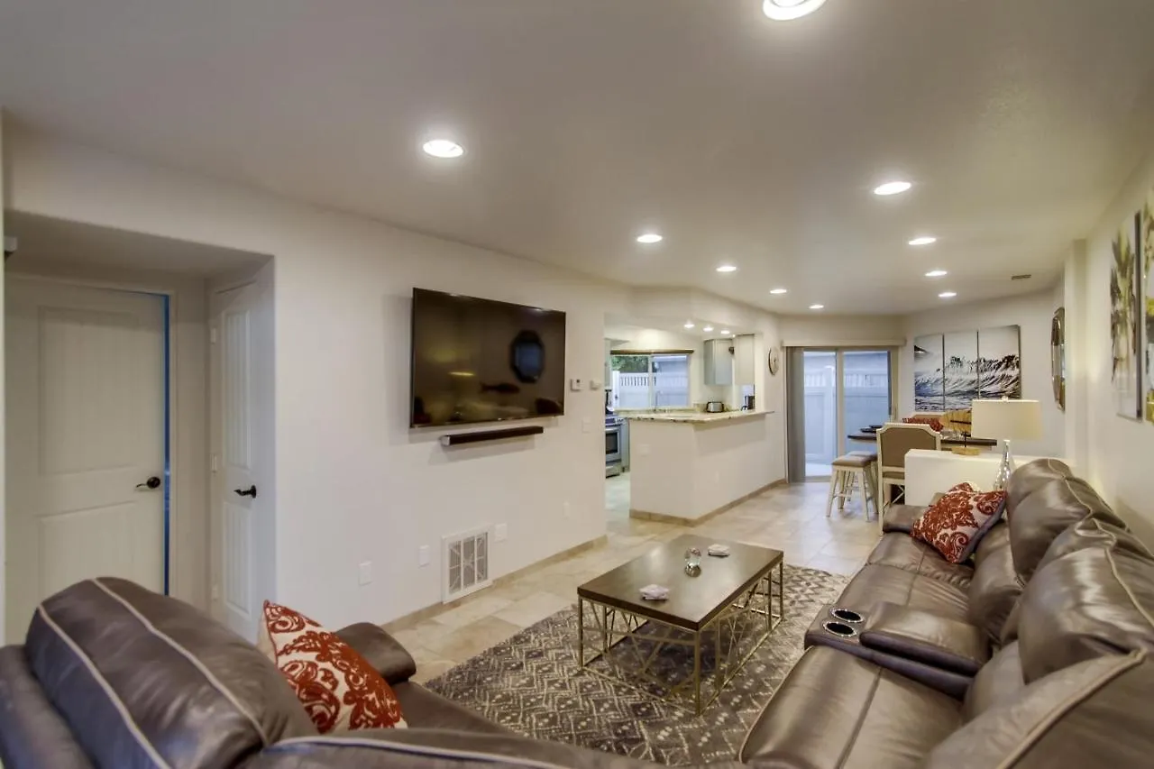 Bay View Dream - Steps To Bay, Rooftop Patio & Ac Holiday home *