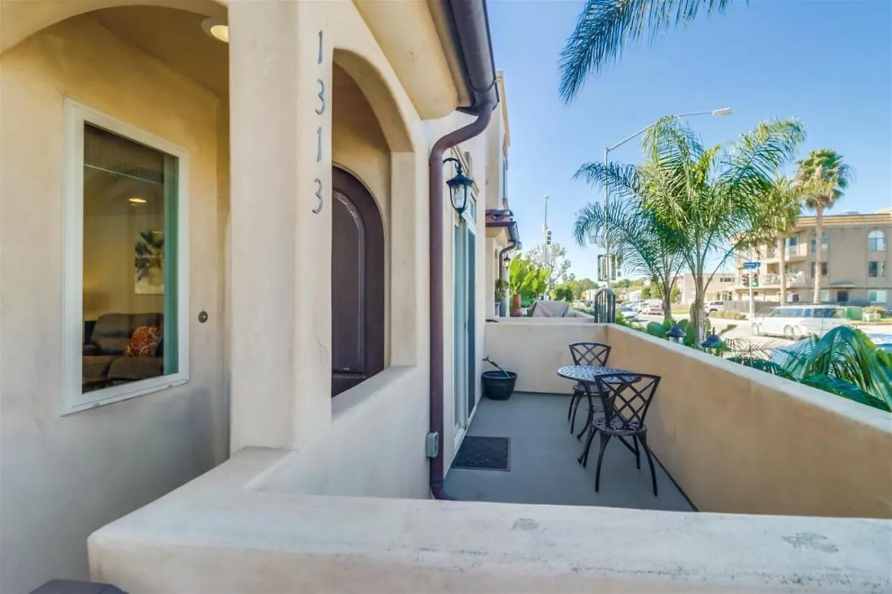 Bay View Dream - Steps To Bay, Rooftop Patio & Ac Holiday home San Diego