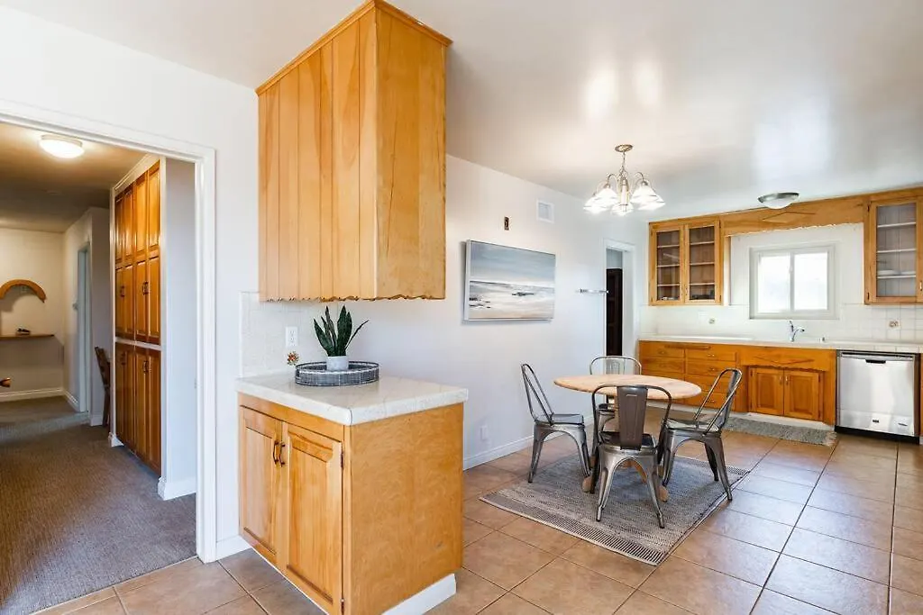 Casa Flora -2br- Free Parking In Little Italy! Apartment