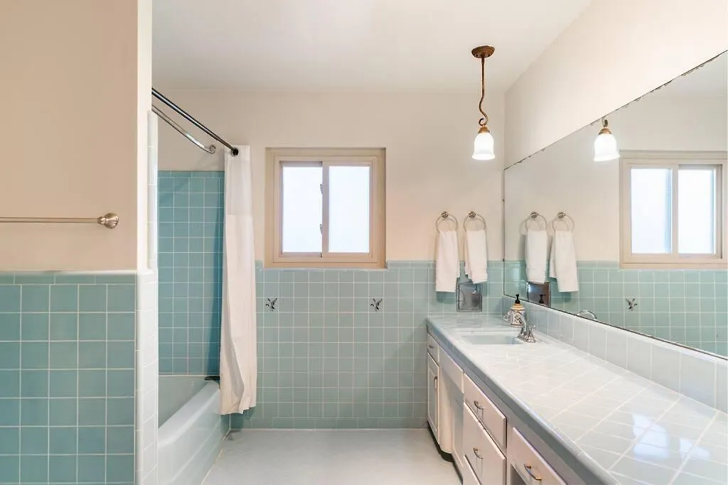 Casa Flora -2br- Free Parking In Little Italy! Apartment *