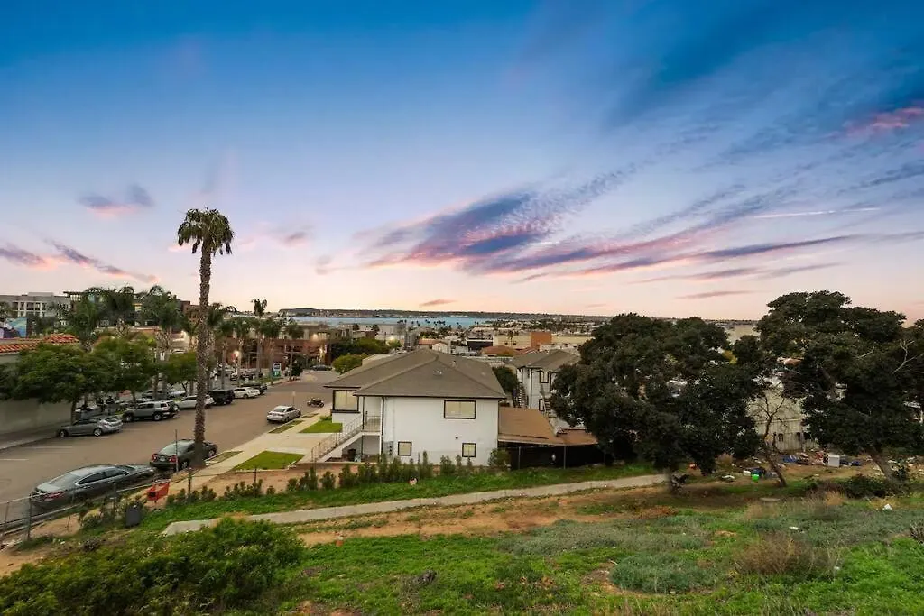 Casa Flora -2br- Free Parking In Little Italy! * San Diego