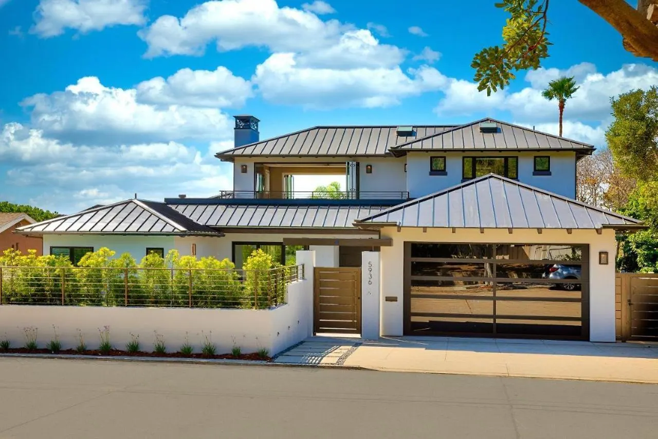 Holiday home Luxury Bird Rock With Private Pool, Hot Tub & Fire Pit!